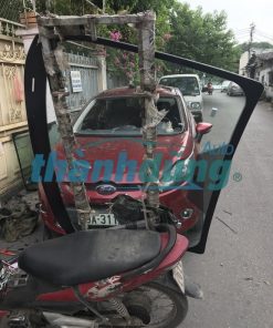 KÍNH CHẮN GIÓ TRƯỚC FORD FIESTA