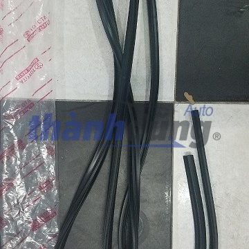 GIOÄNG KÃNH CHẮN GIà TOYOTA INNOVA