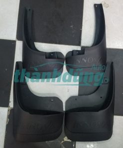 CHẮN BÙN BÁNH TOYOTA INNOVA 2008- 2014