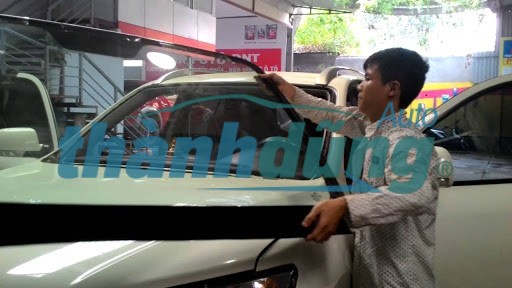 CHI TIẾT THAY KÍNH CHẮN GIÓ Ô TÔ