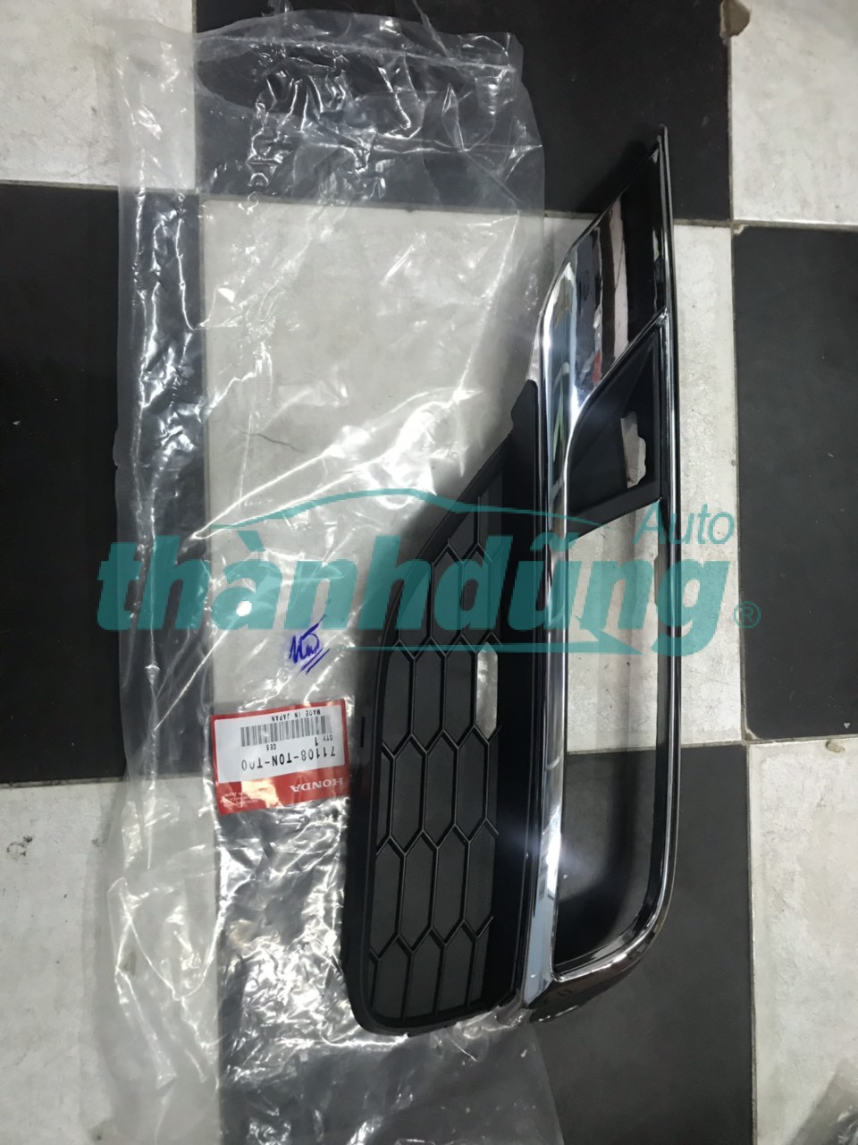 ỐP ĐÈN GẦM PHẢI HONDA CRV 71108T0NT00