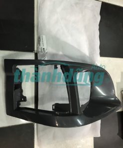 ỐP MẶT ĐÈN PHA PHẢI TOYOTA HIACE