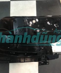 XƯƠNG BẮT TAI XE PHẢI NISSAN NAVARA F41004KDMA