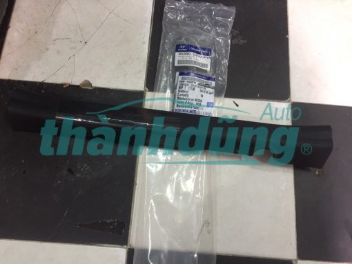 ỐP NHỰA KHUNG CỬA TRƯỚC HYUNDAI I10 GRAND