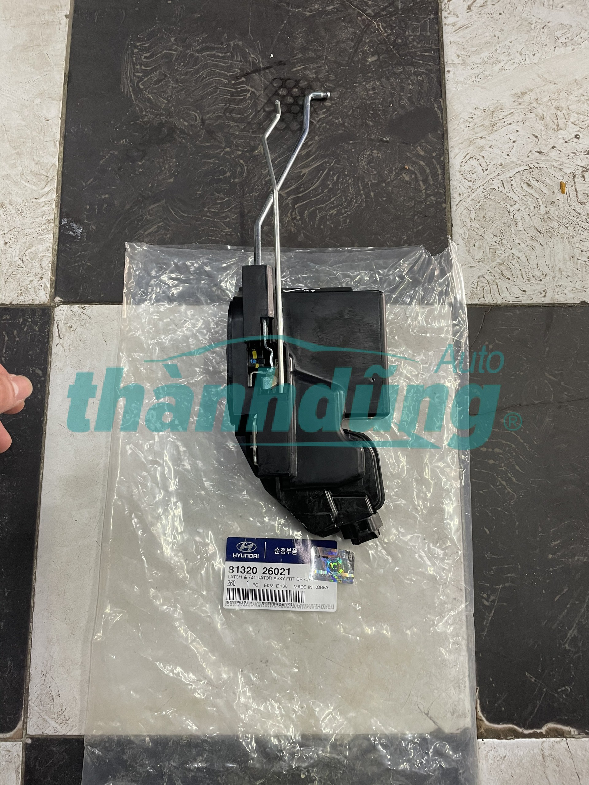 Ổ NGẬM KHÓA CỬA TRƯỚC HYUNDAI SANTAFE