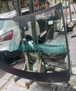 KÍNH CHẮN GIÓ TRƯỚC NISSAN QASHQAI 2011