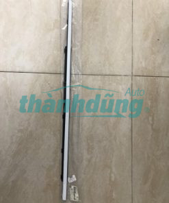 NẸP CHÂN KÍNH TRƯỚC XE HYUNDAI SANTAFE 2021 | 82210S1000