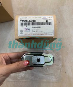 GIỚI HẠN CÁNH CỬA TRƯỚC KIA CARENS | 79380-A4000