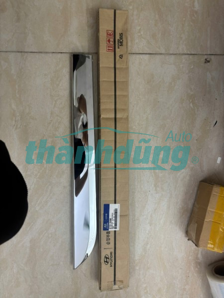 NẸP MẠ CÁNH CỬA SAU PHỤ HYUNDAI AVANTE 2013 | 877122Q000 NẸP MẠ CÁNH CỬA SAU PHỤ HYUNDAI AVANTE 2013 | 877122Q000