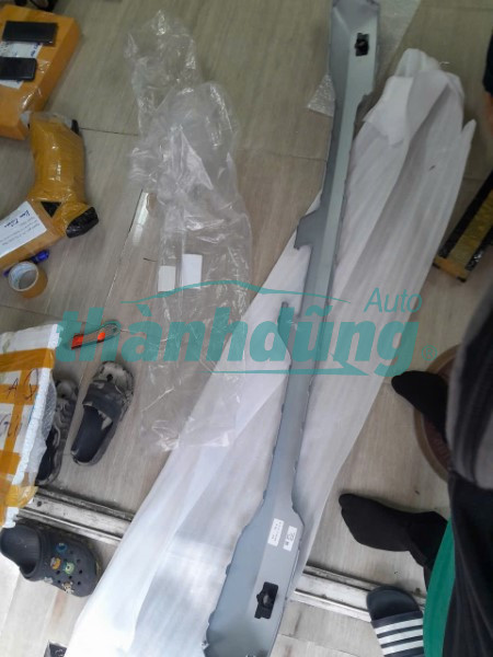 ỐP CẢN SAU KIA CARNIVAL SIGNATURE | 86671-K0AA0