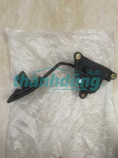 BÀN ĐẠP CHÂN GA NISSAN TIIDA 2009 | 180021JY0A