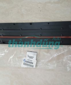 ỐP BỆ DẴM CHÂN CẢN SAU XE MITSUBISHI TRITON | 6420A051