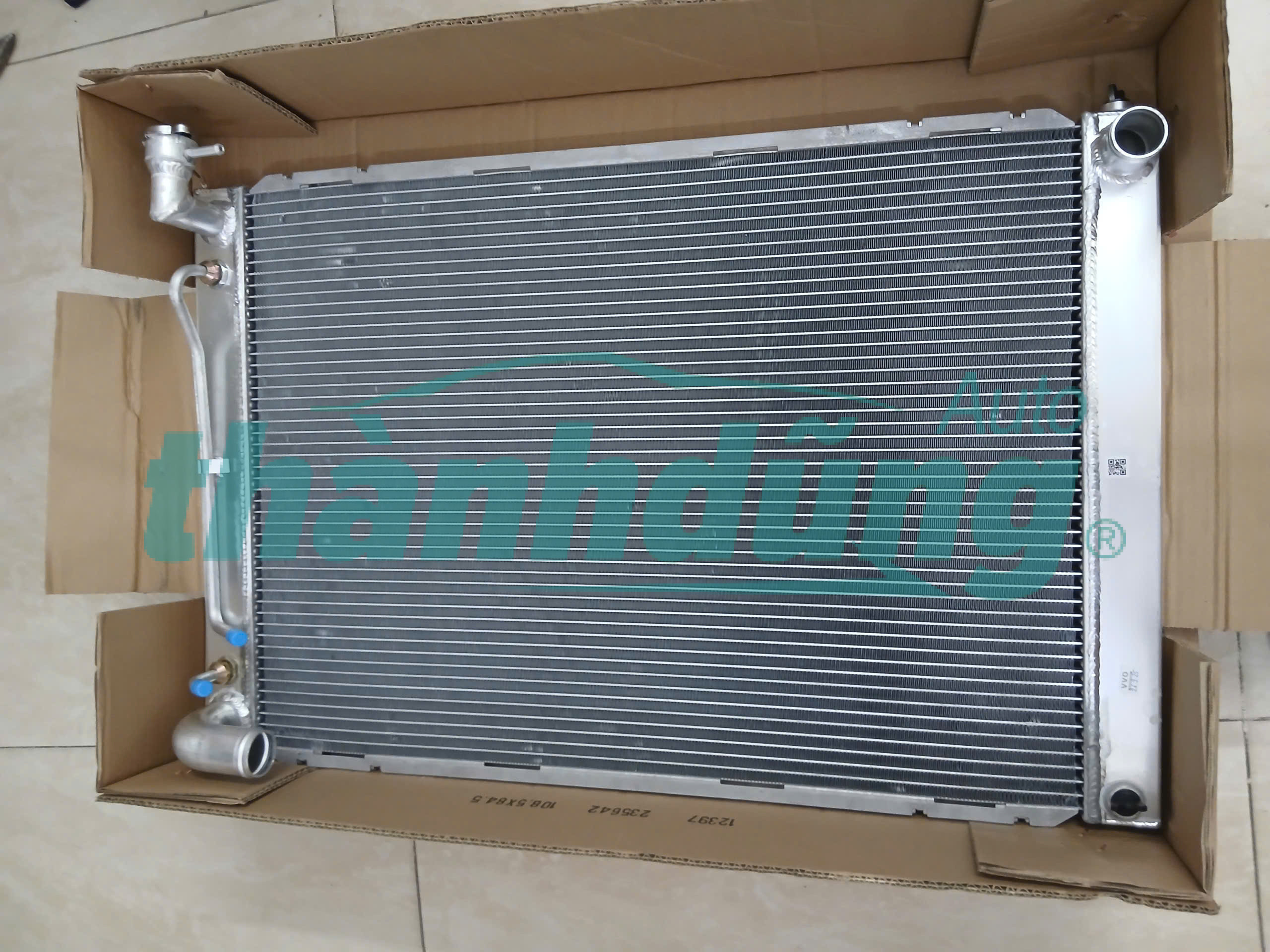 KÉT NƯỚC XE LEXUS RX400H 2005 | 1604120290
