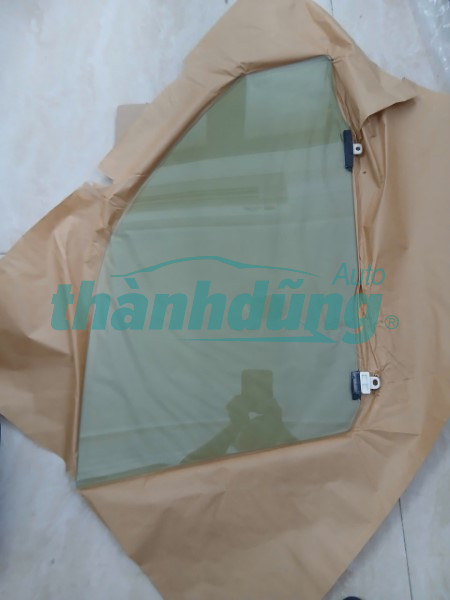 KÍNH CÁNH CỬA SAU TRÁI TOYOTA LAND CRUISER | 6810160221