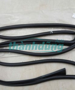 RON CÁNH CỬA TRƯỚC TRÁI HYUNDAI SANTAFE 2009 | 821302B000