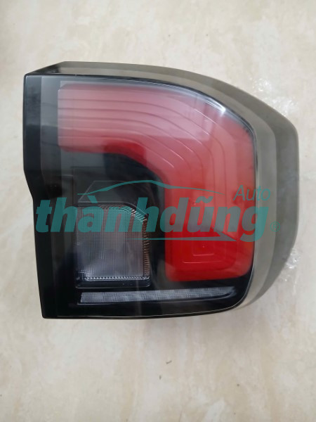 ĐÈN HẬU NGOÀI PHẢI FORD EVEREST | N1VB13404BB