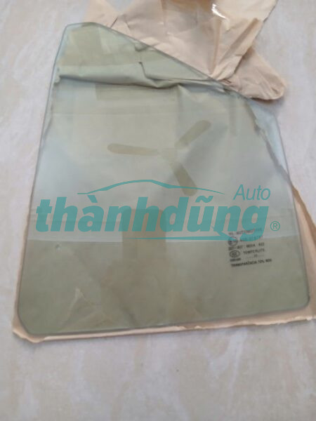 KÍNH HÔNG SAU PHẢI TOYOTA VIOS 2020 | 681230D301