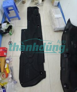 CHẮN BÙN GẦM MÁY PHẢI MERCEDES E300 2012 | A2126800609