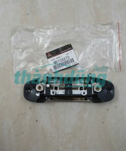 TAY MỞ CỬA NGOÀI XE MITSUBISHI PAJERO V46 | MR156876