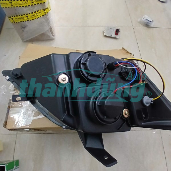 ĐÈN PHA PHẢI THACO TOWNER 990 2023 | 35300C3030