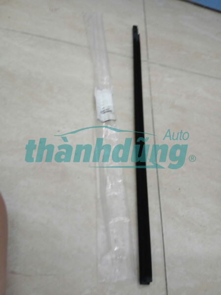 NẸP CHÂN KÍNH TRƯỚC MITSUBISHI PAJERO 2010 | MN117612