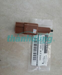 CÔNG TẮC CHÂN PHANH NISSAN NAVARA 2009 | 25300AT300