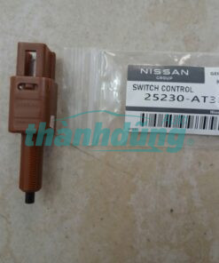CÔNG TẮC CHÂN PHANH NISSAN NAVARA 2009 | 25300AT300