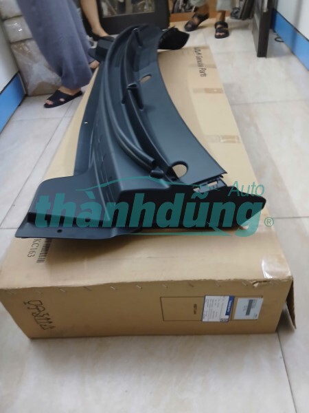 TẤM NHỰA ỐP CHÂN KÍNH CHẮN GIÓ TRƯỚC KIA SONET | 86150CC000